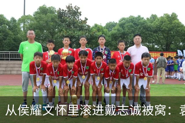从侯耀文怀里滚进戴志诚被窝：袁茵55岁和闺女像姐妹，江湖仍叫她婶